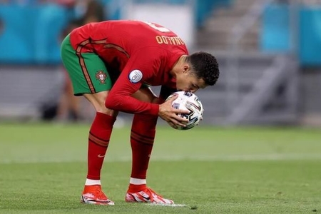 Ronaldo cənubi azərbaycanlı futbolçuya çatdı